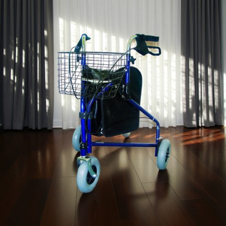 B-4259 3 kerekű fékezhető járókeret