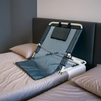 Párnaemelő fejtámlával állítható