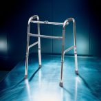   Állítható magasságú járókeret lépegető funkcióval Mobiak