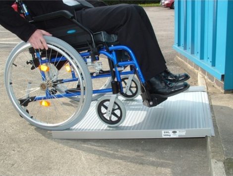 Hordozható, összecsukható mozgássérült rámpa 90 cm Hordozható, összecsukható mozgássérült rámpa 90 cm